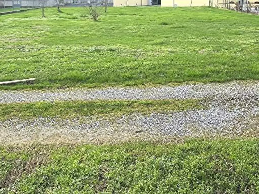 Immagine 7 di Deposito in vendita  a Capannori