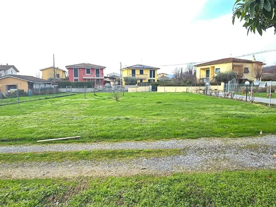 Immagine 8 di Deposito in vendita  a Capannori