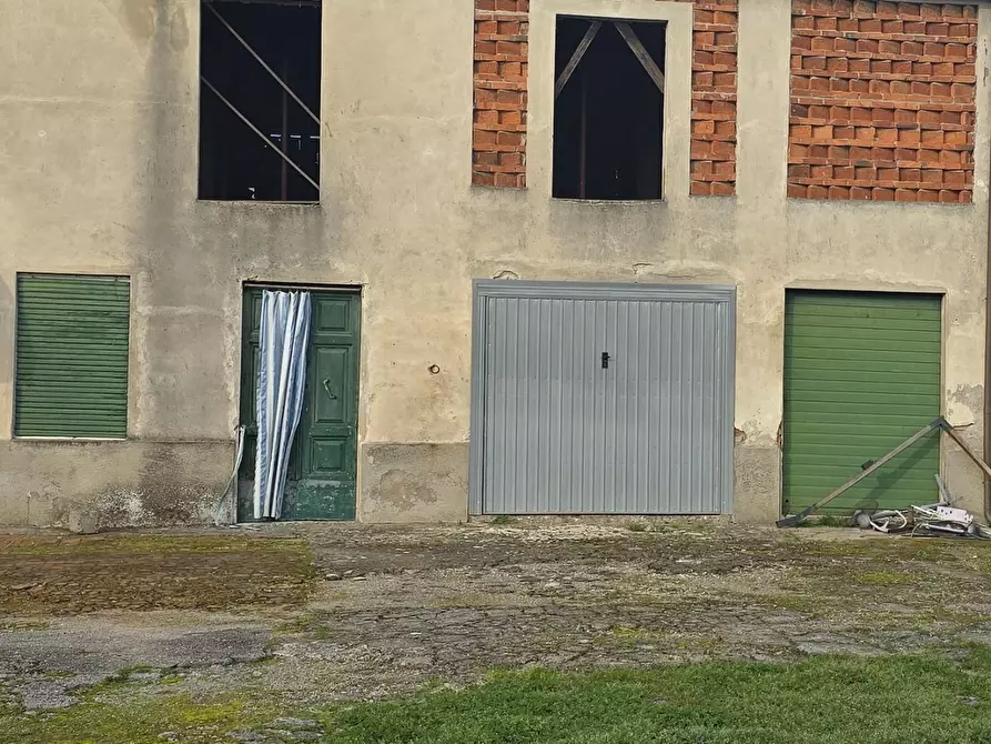 Immagine 4 di Deposito in vendita  a Capannori