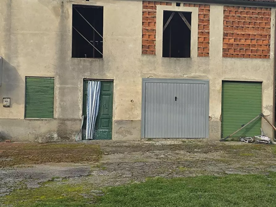 Immagine 5 di Deposito in vendita  a Capannori