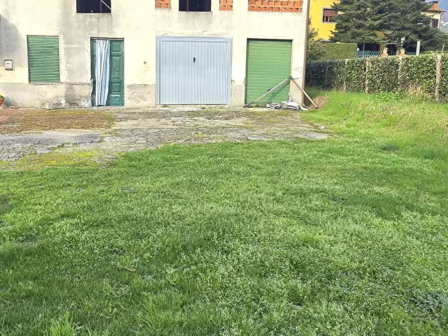 Immagine 6 di Deposito in vendita  a Capannori