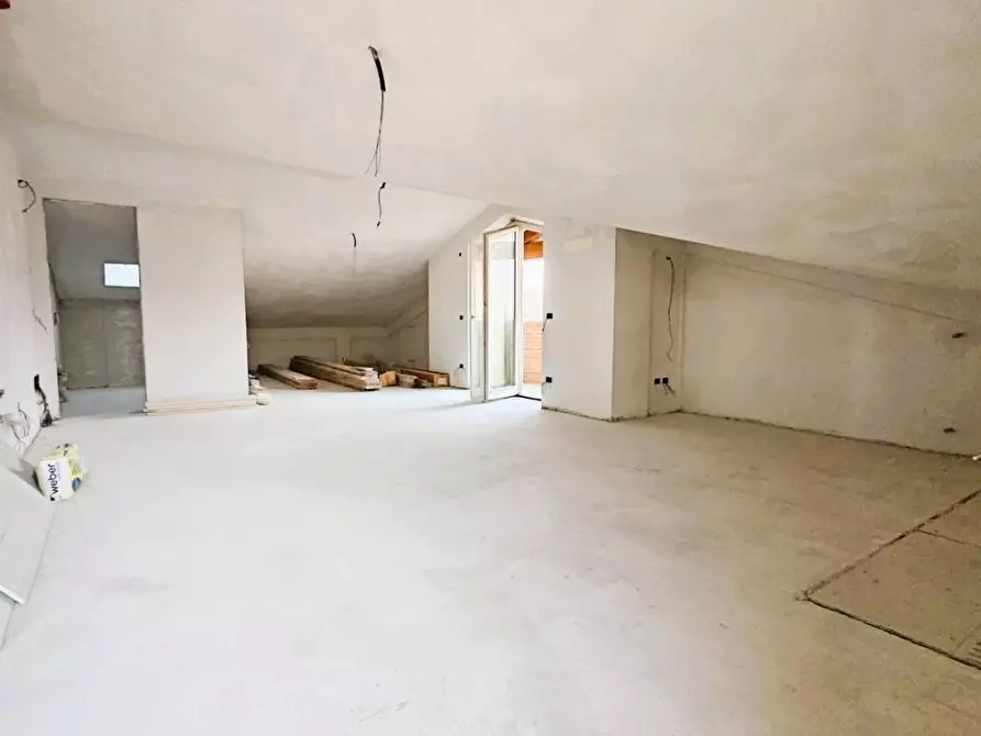 Immagine 16 di Appartamento in vendita  a Massa