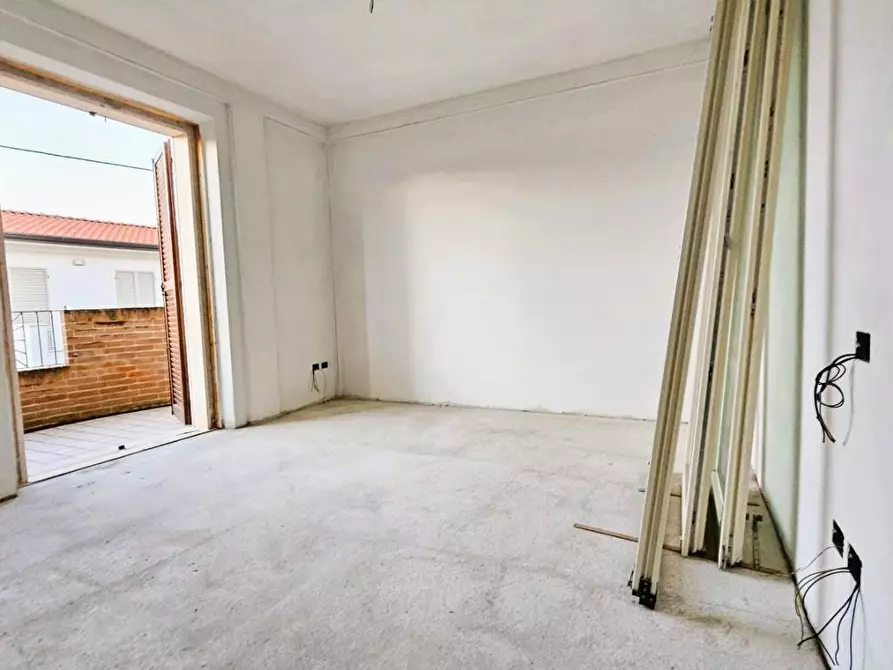 Immagine 5 di Appartamento in vendita  a Massa