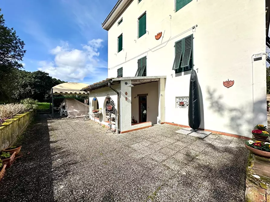 Immagine 33 di Villa in vendita  a Capannori