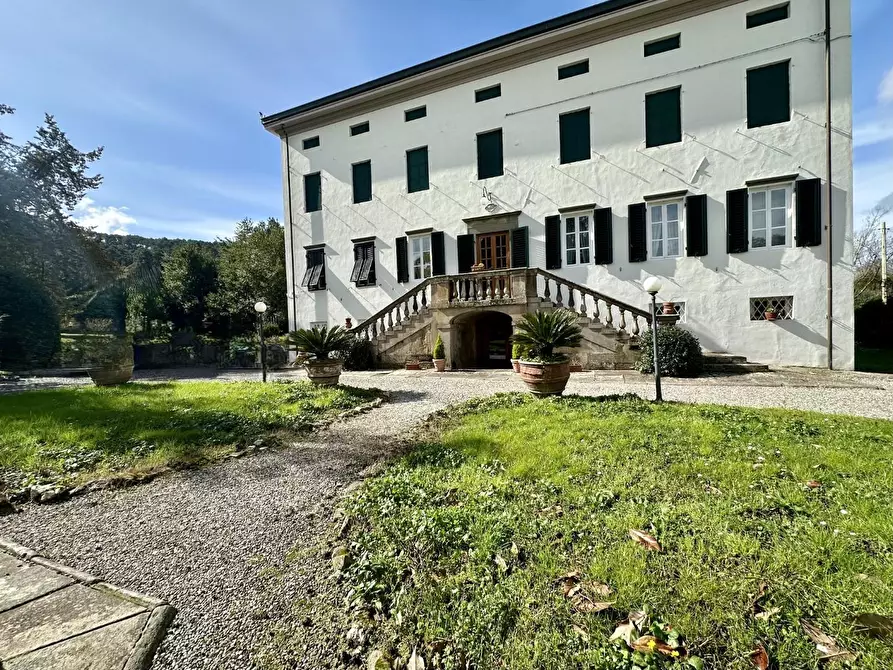 Immagine 35 di Villa in vendita  a Capannori