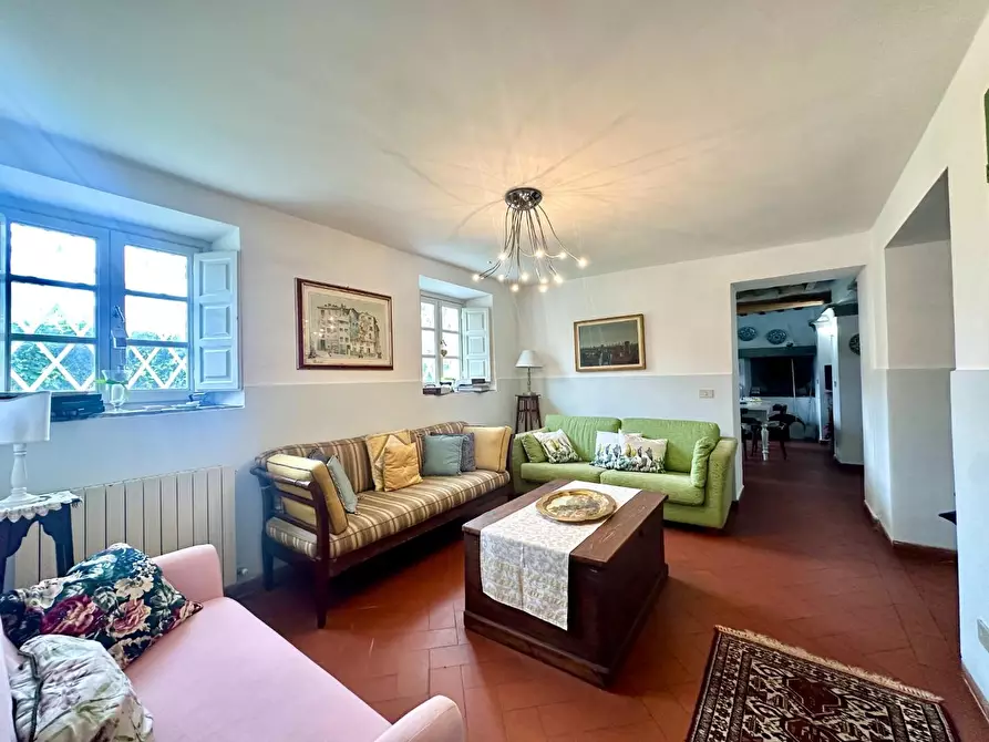 Immagine 25 di Villa in vendita  a Capannori