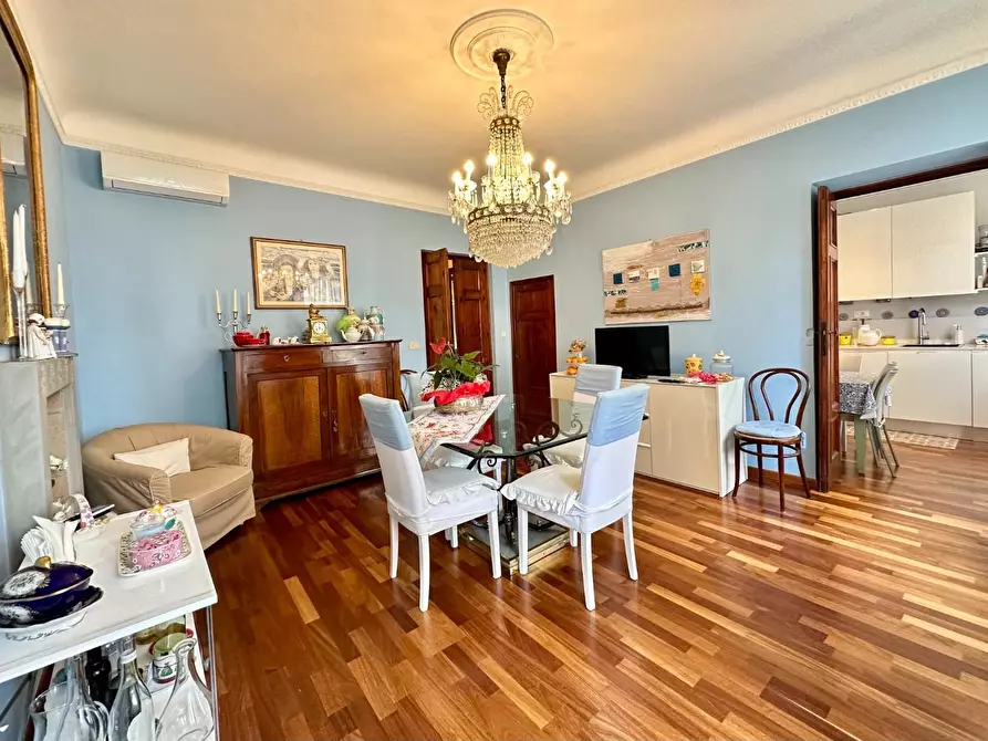 Immagine 9 di Villa in vendita  a Capannori