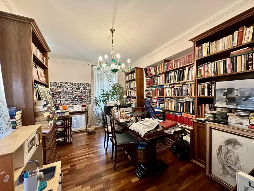 Immagine 12 di Villa in vendita  a Capannori