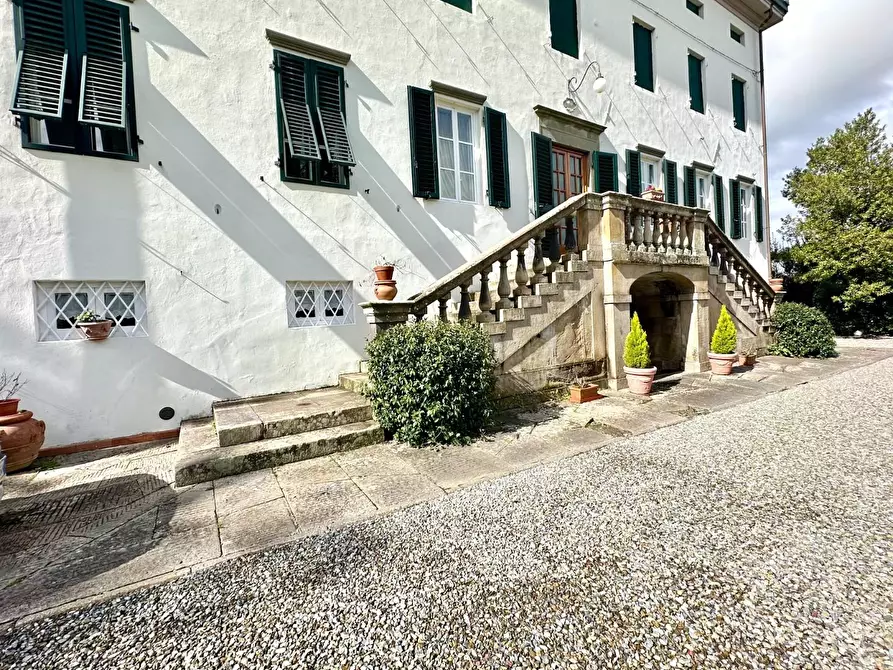 Immagine 39 di Villa in vendita  a Capannori