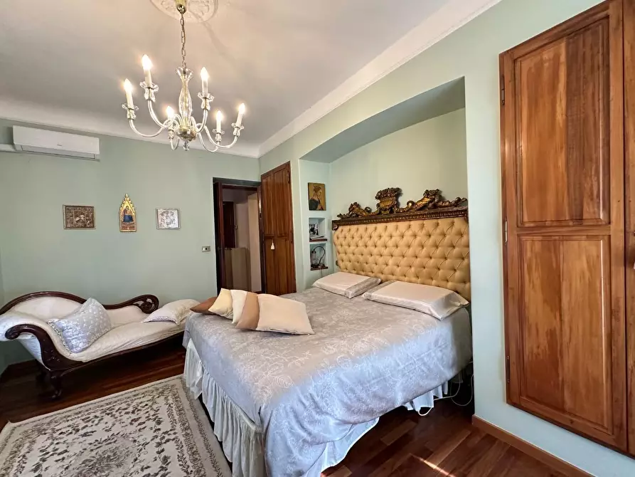 Immagine 13 di Villa in vendita  a Capannori