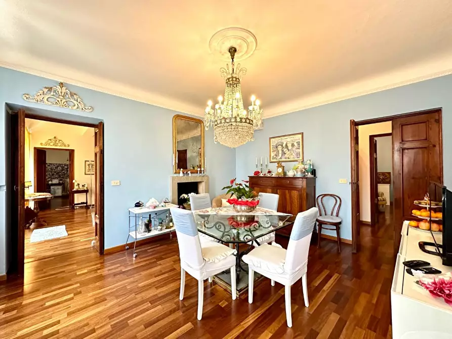 Immagine 10 di Villa in vendita  a Capannori