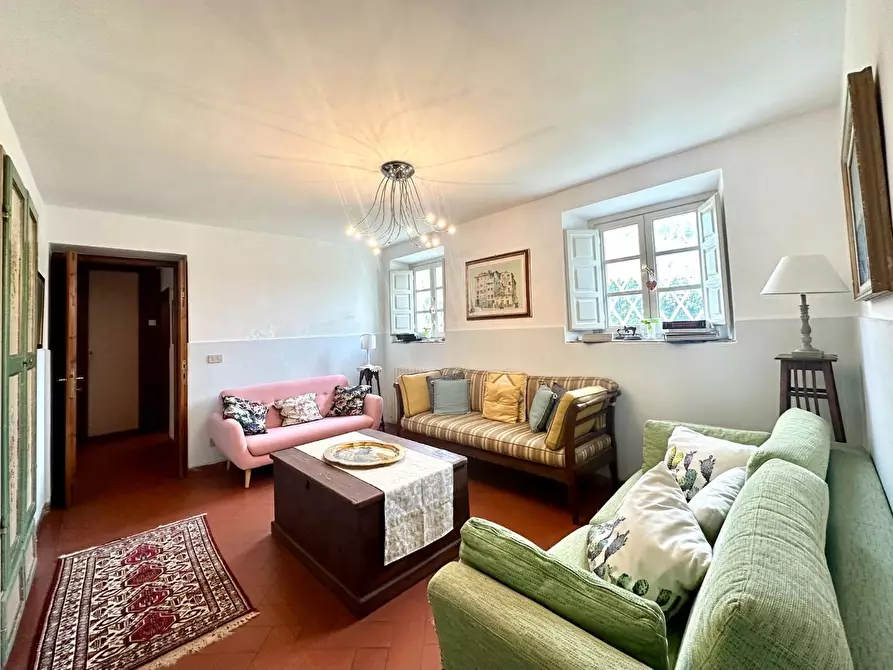 Immagine 26 di Villa in vendita  a Capannori