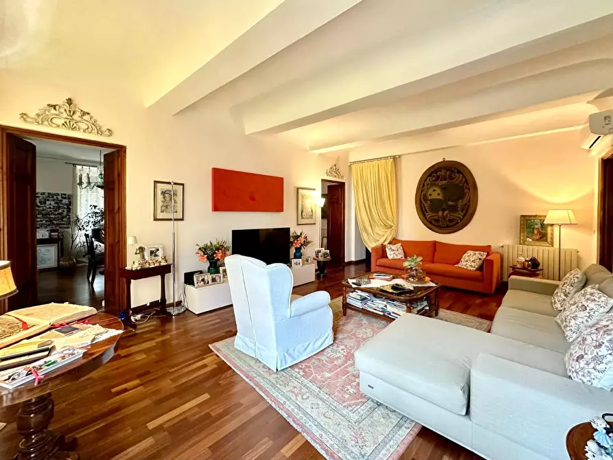 Immagine 7 di Villa in vendita  a Capannori