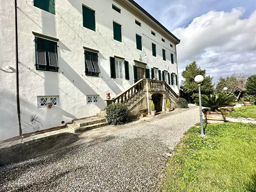 Immagine 38 di Villa in vendita  a Capannori