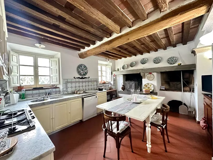 Immagine 27 di Villa in vendita  a Capannori