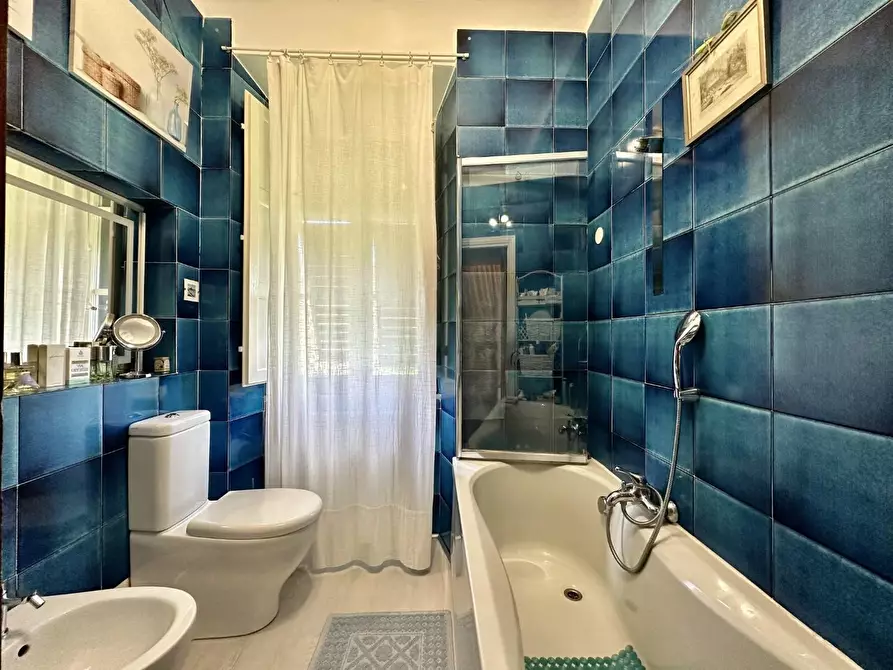 Immagine 19 di Villa in vendita  a Capannori