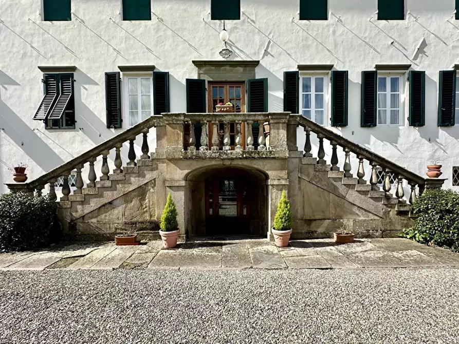 Immagine 2 di Villa in vendita  a Capannori