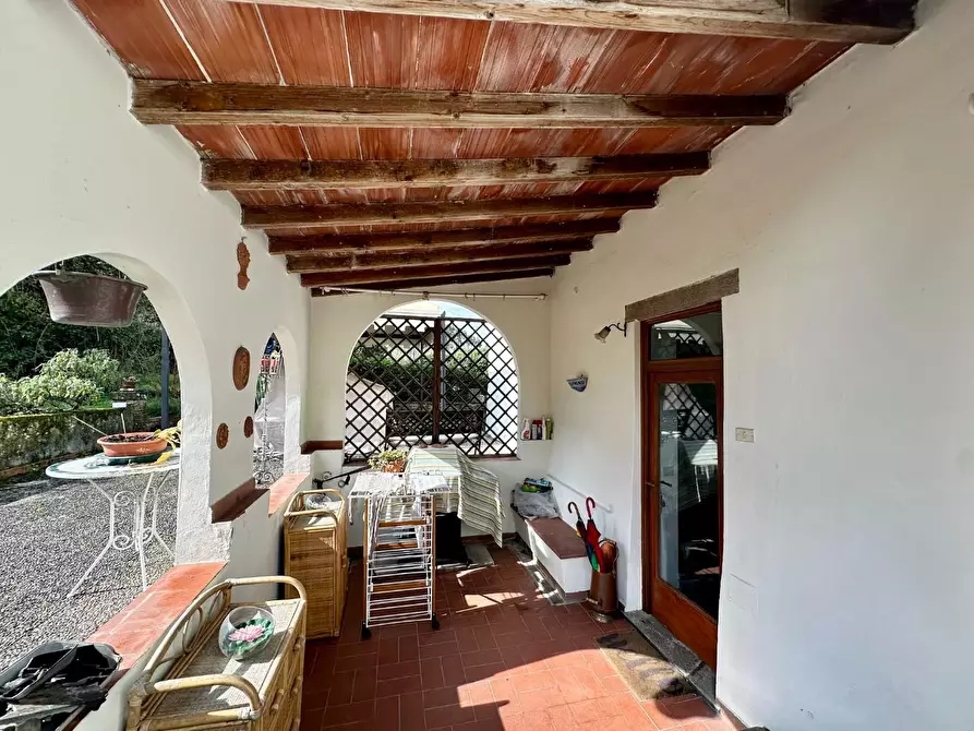 Immagine 34 di Villa in vendita  a Capannori