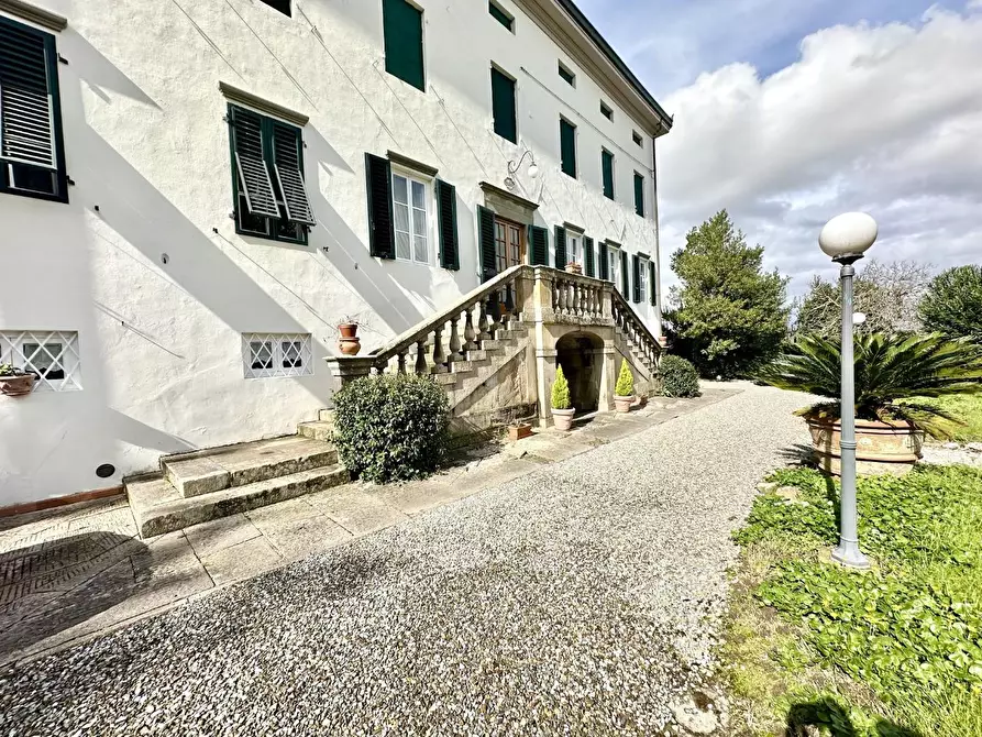 Immagine 3 di Villa in vendita  a Capannori