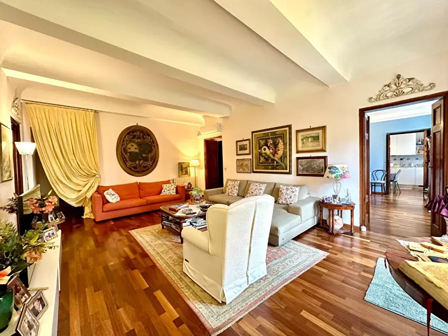 Immagine 8 di Villa in vendita  a Capannori