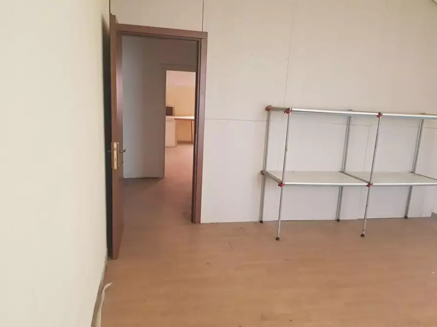 Immagine 13 di Appartamento in vendita  a Lucca