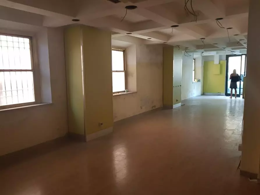 Immagine 6 di Appartamento in vendita  a Lucca