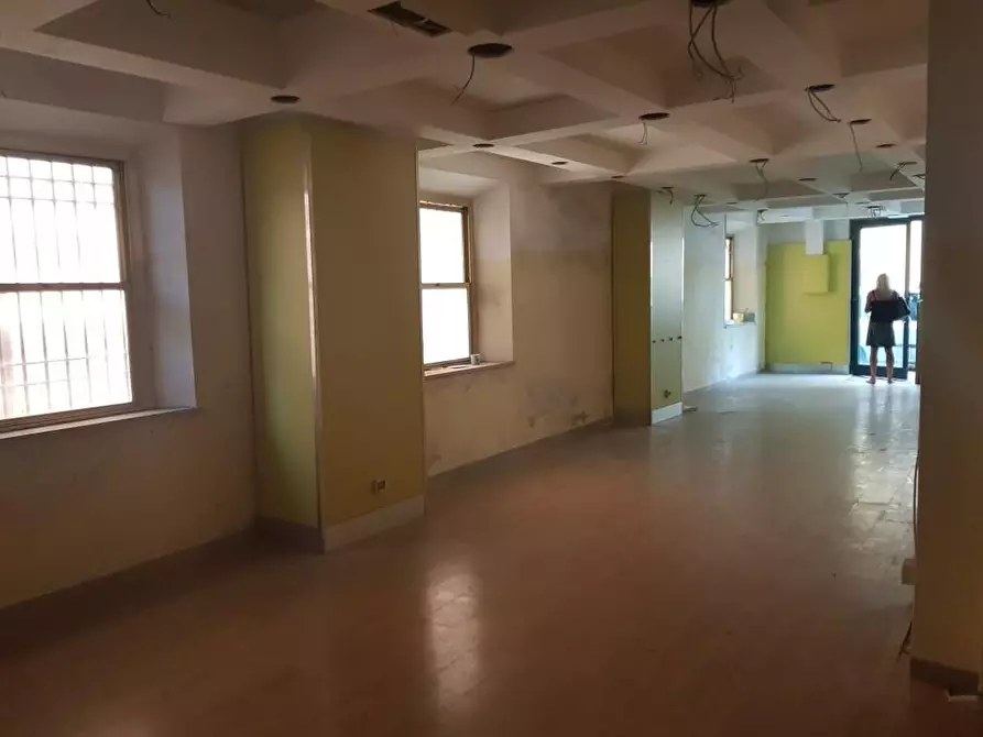 Immagine 5 di Appartamento in vendita  a Lucca