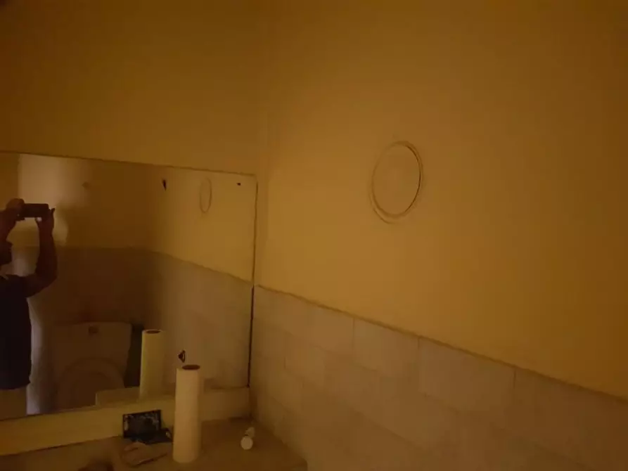 Immagine 10 di Appartamento in vendita  a Lucca