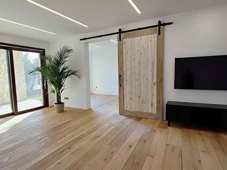 Immagine 36 di Villa in vendita  a Massarosa