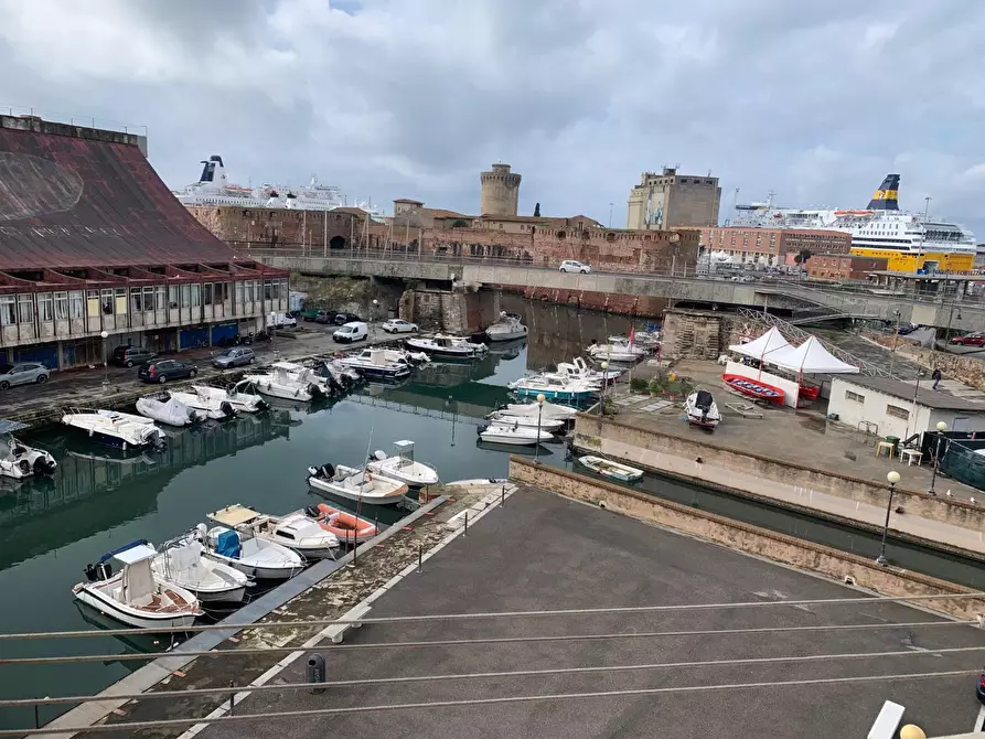 Immagine 2 di Appartamento in vendita  a Livorno