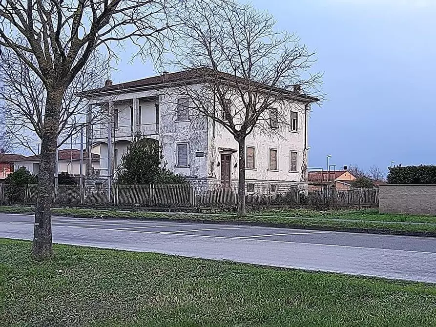 Immagine 5 di Villa in vendita  a Pontedera