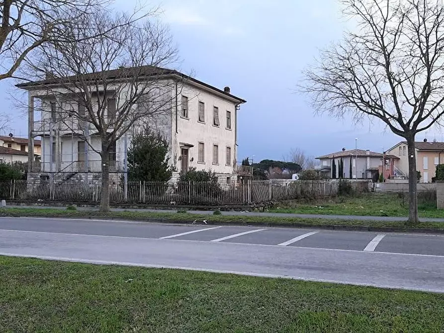Immagine 3 di Villa in vendita  a Pontedera