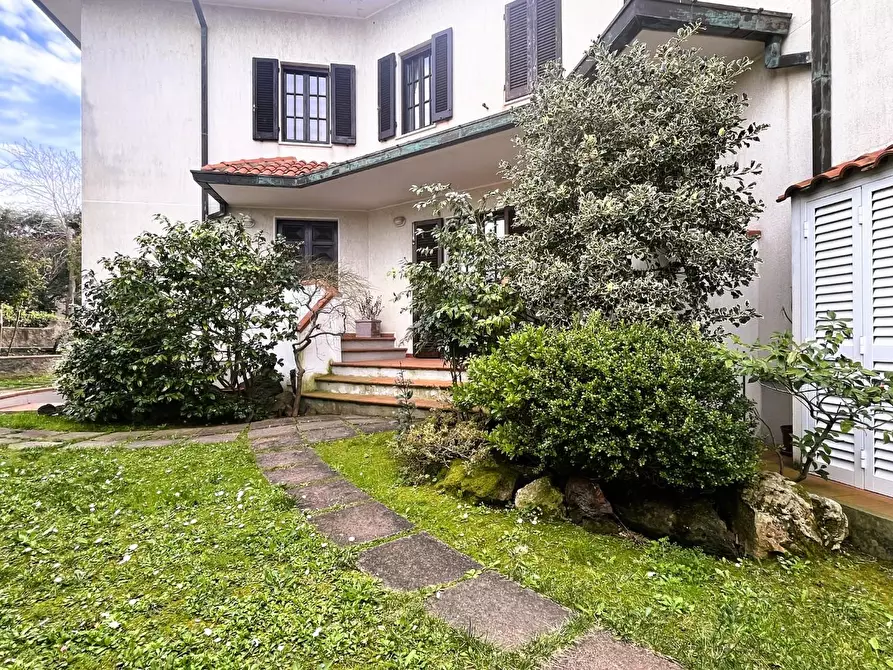 Immagine 7 di Villa in vendita  a Rosignano Marittimo