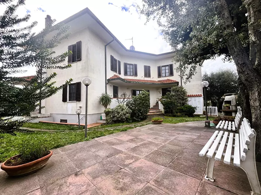 Immagine 6 di Villa in vendita  a Rosignano Marittimo