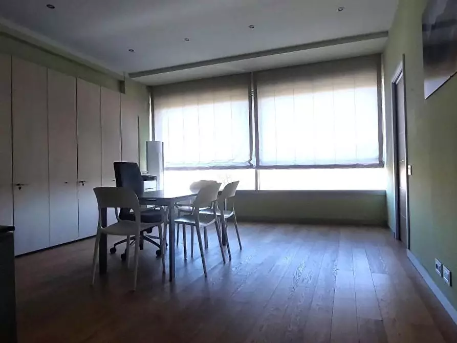 Immagine 20 di Ufficio in vendita  a Pontedera