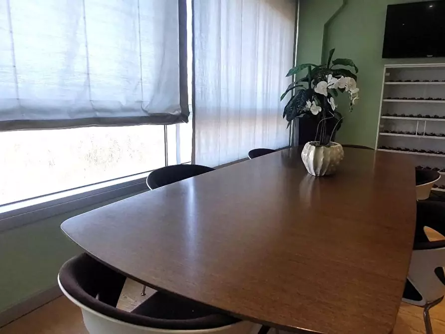 Immagine 13 di Ufficio in vendita  a Pontedera