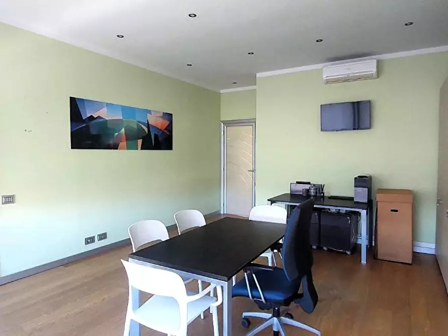 Immagine 18 di Ufficio in vendita  a Pontedera