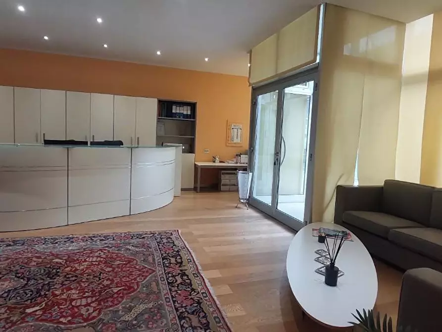 Immagine 25 di Ufficio in vendita  a Pontedera