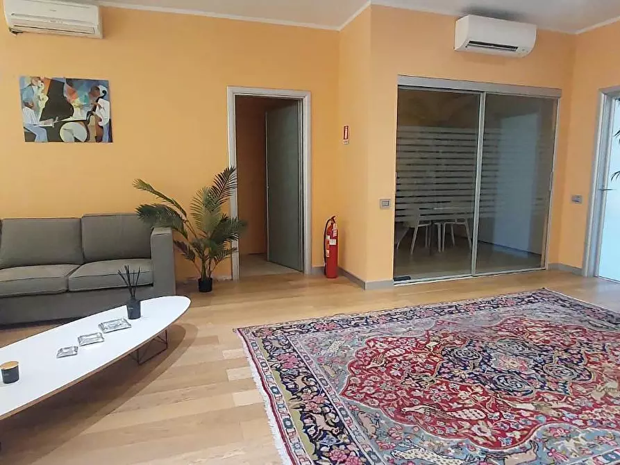 Immagine 26 di Ufficio in vendita  a Pontedera