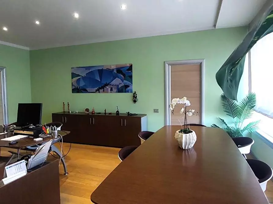 Immagine 10 di Ufficio in vendita  a Pontedera