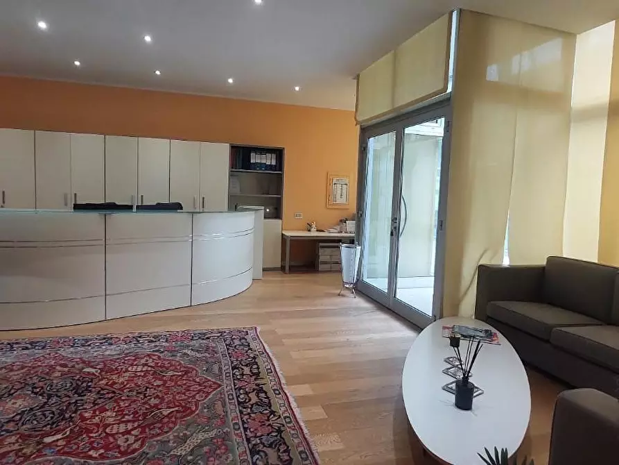 Immagine 24 di Ufficio in vendita  a Pontedera