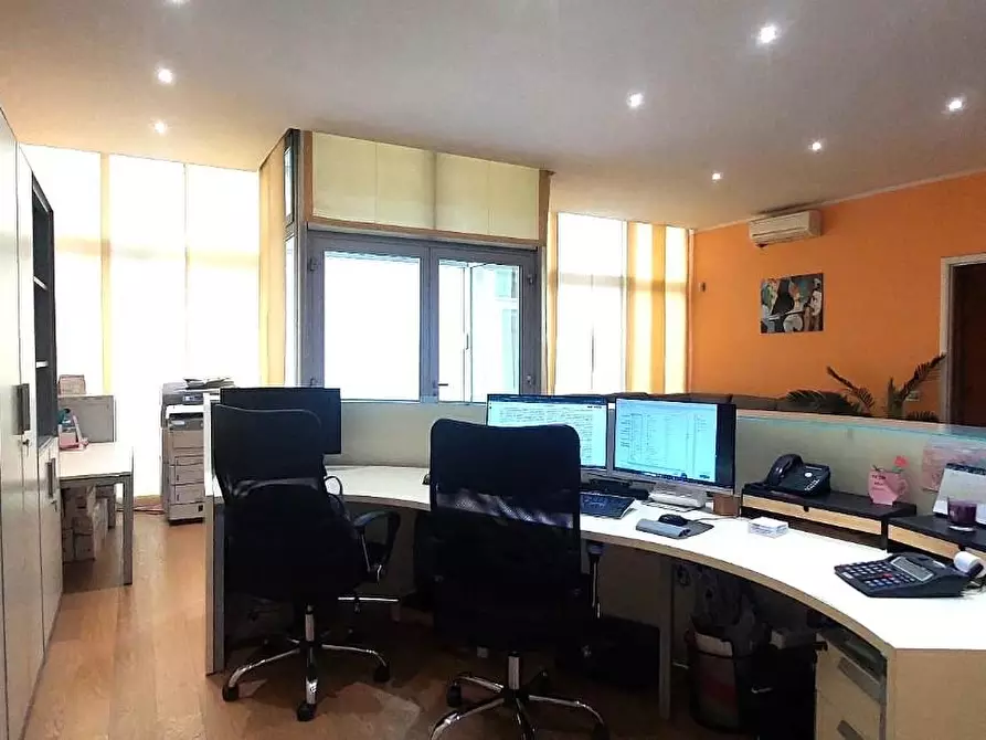 Immagine 22 di Ufficio in vendita  a Pontedera