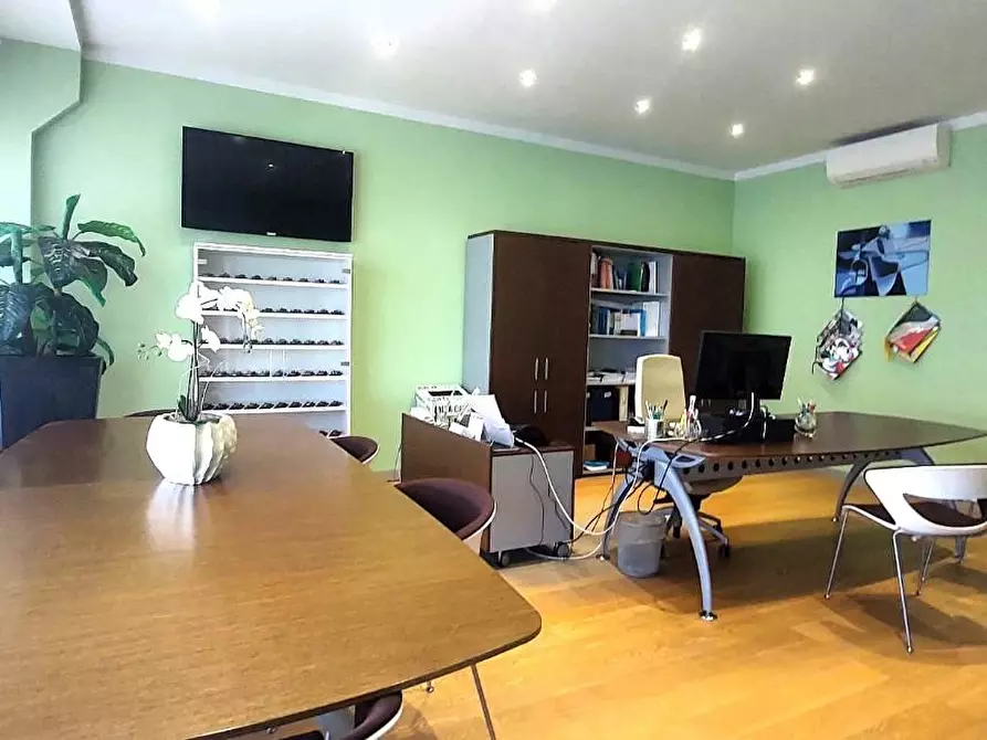 Immagine 19 di Ufficio in vendita  a Pontedera