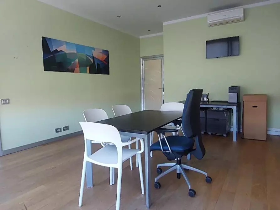 Immagine 21 di Ufficio in vendita  a Pontedera