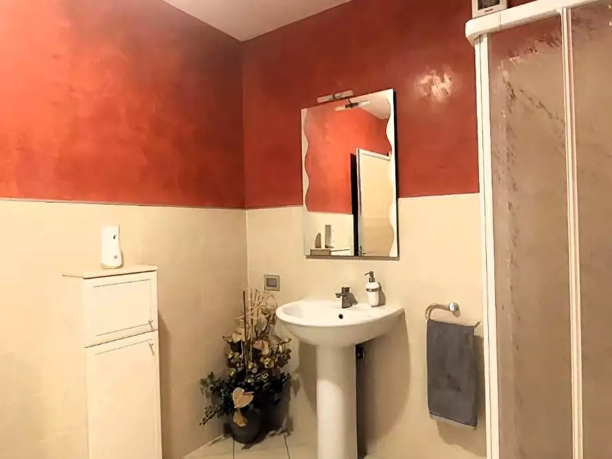 Immagine 9 di Ufficio in vendita  a Pontedera