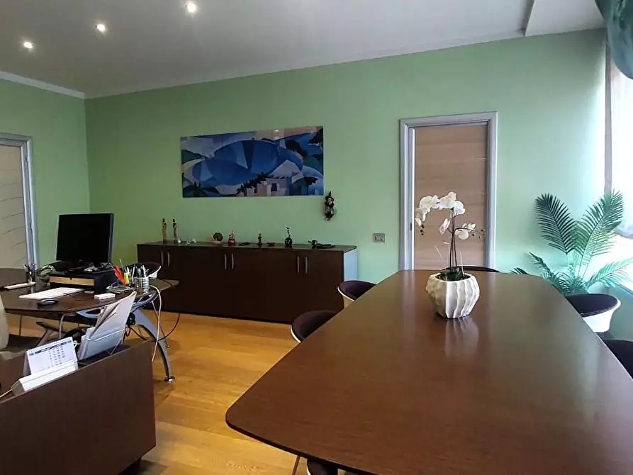 Immagine 14 di Ufficio in vendita  a Pontedera