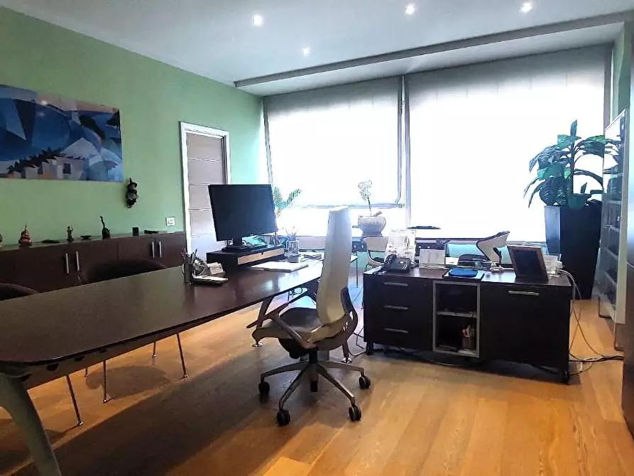 Immagine 11 di Ufficio in vendita  a Pontedera