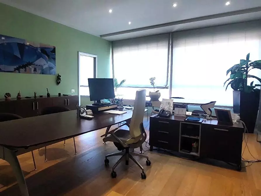 Immagine 16 di Ufficio in vendita  a Pontedera