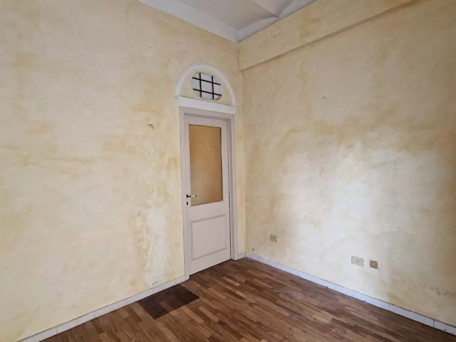 Immagine 4 di Locale commerciale in vendita  a Pontedera