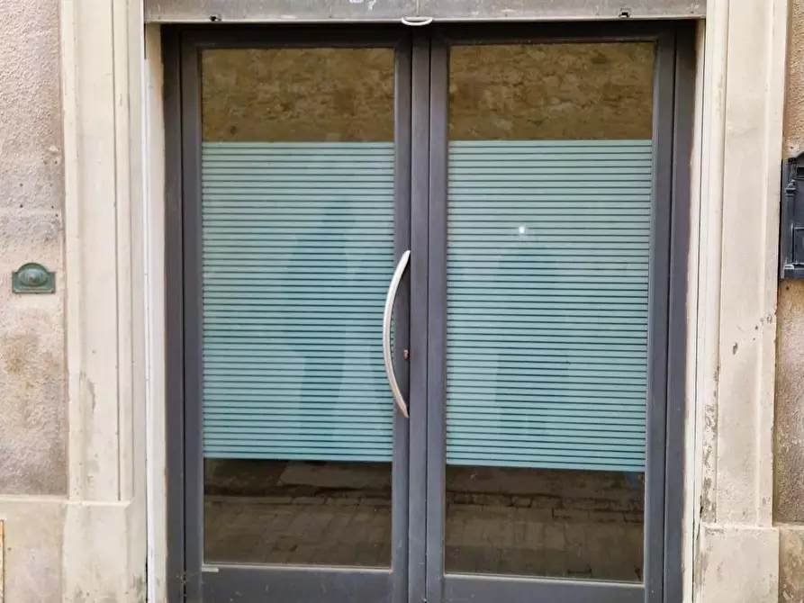 Immagine 1 di Locale commerciale in vendita  a Pontedera